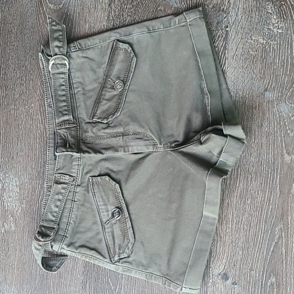 NWOT Bebe army green shorts